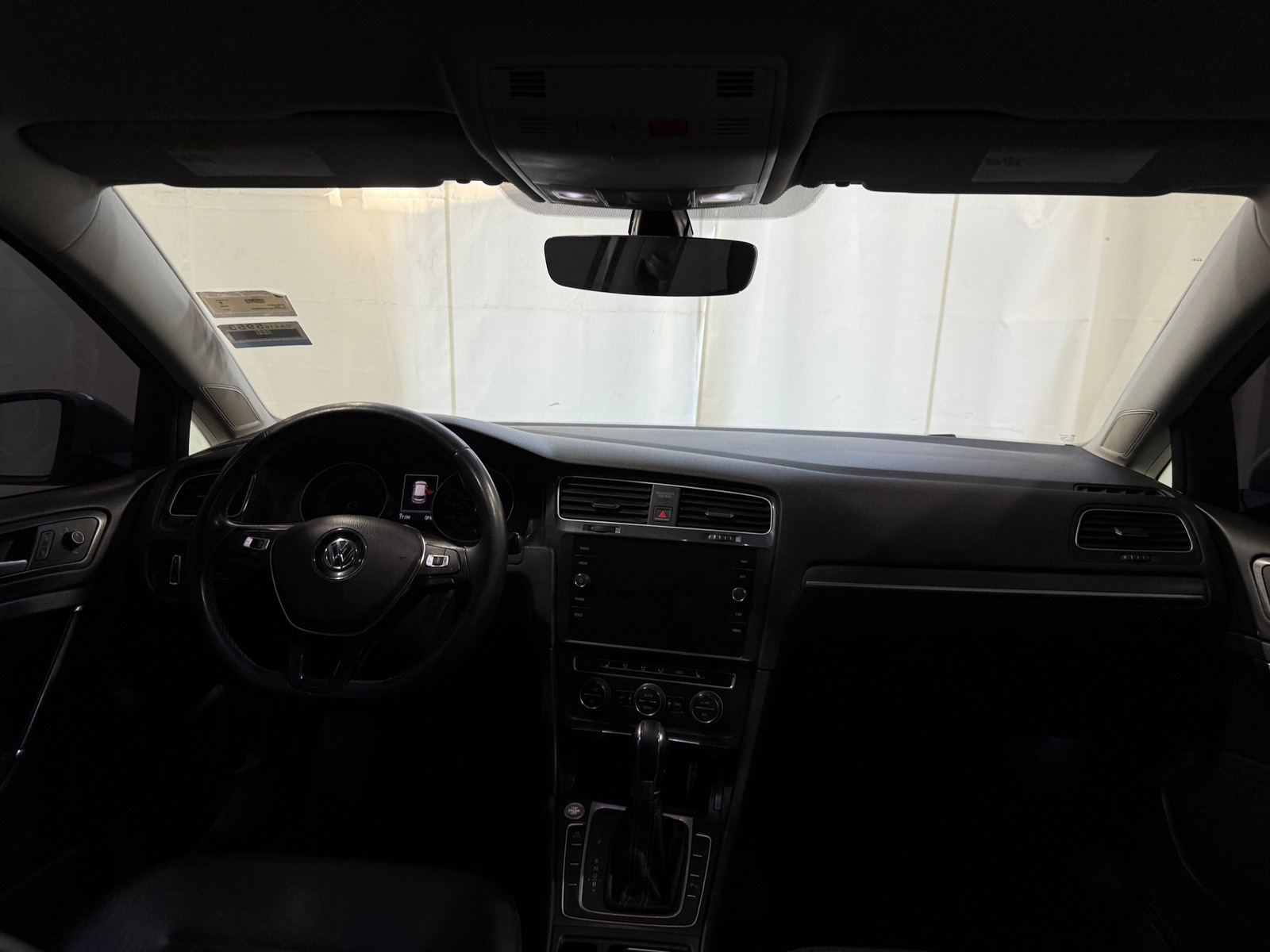 Thumbnail: 2017 Volkswagen e-Golf - 2