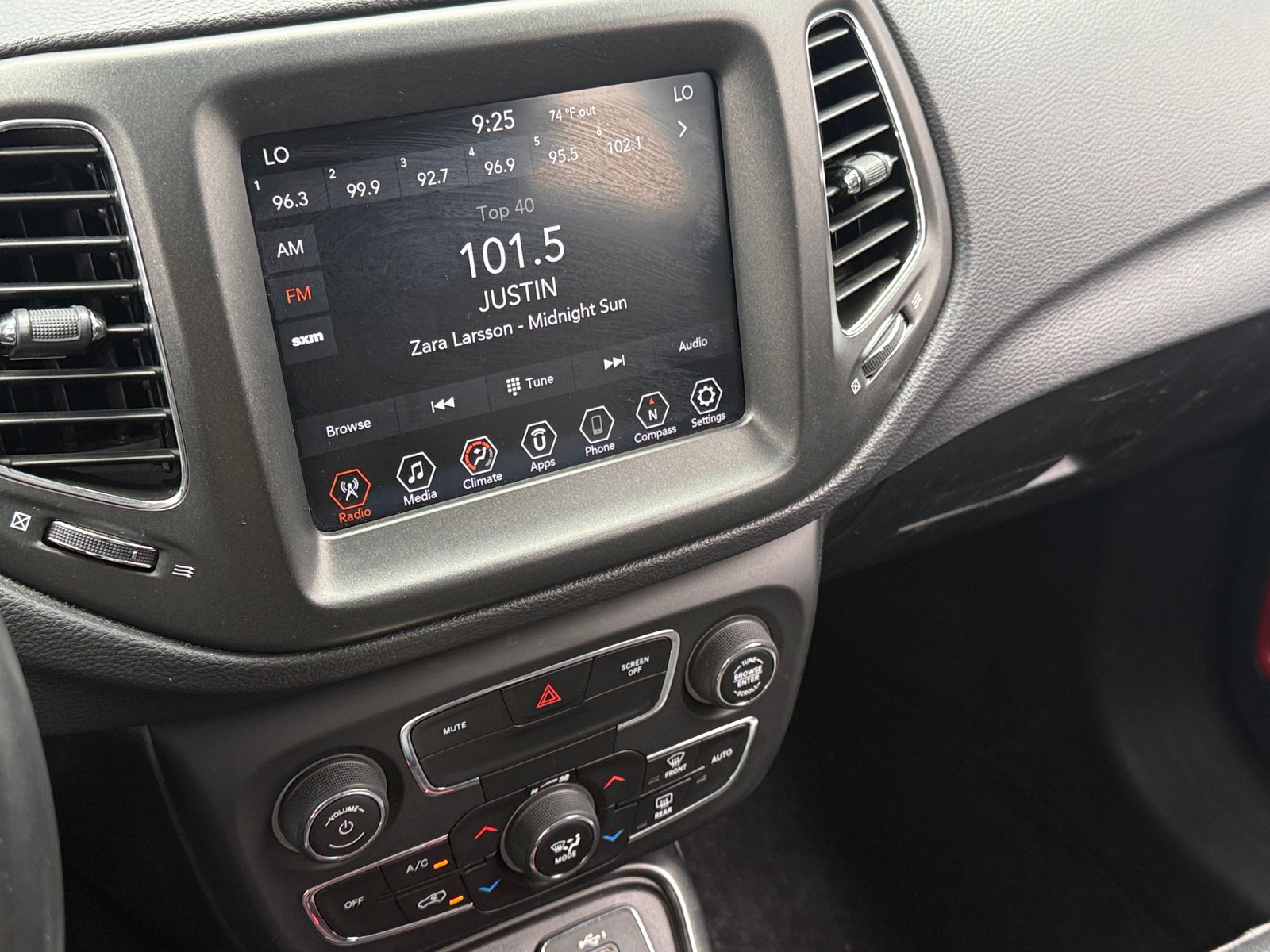 Thumbnail: 2019 Jeep Compass - 3