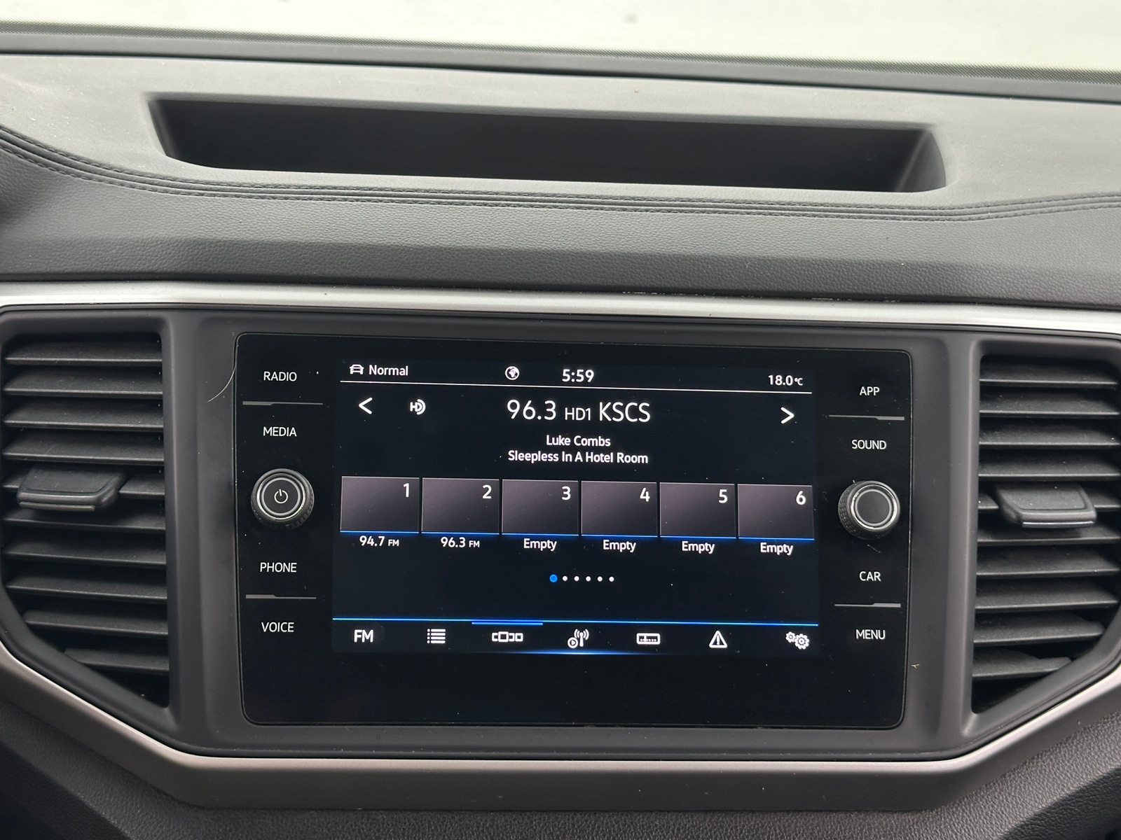 Thumbnail: 2021 Volkswagen Atlas - 3