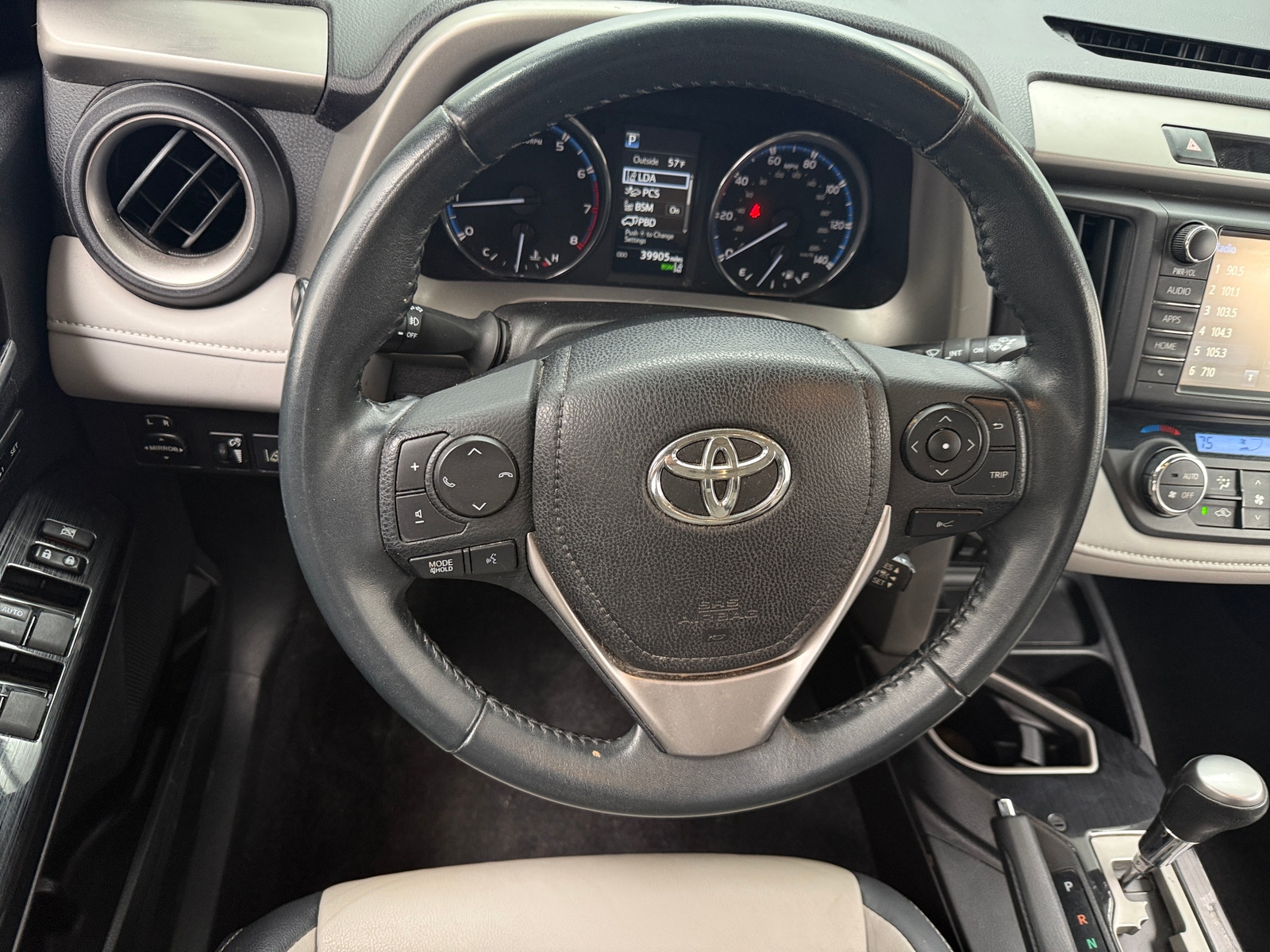 Thumbnail: 2017 Toyota RAV4 - 4