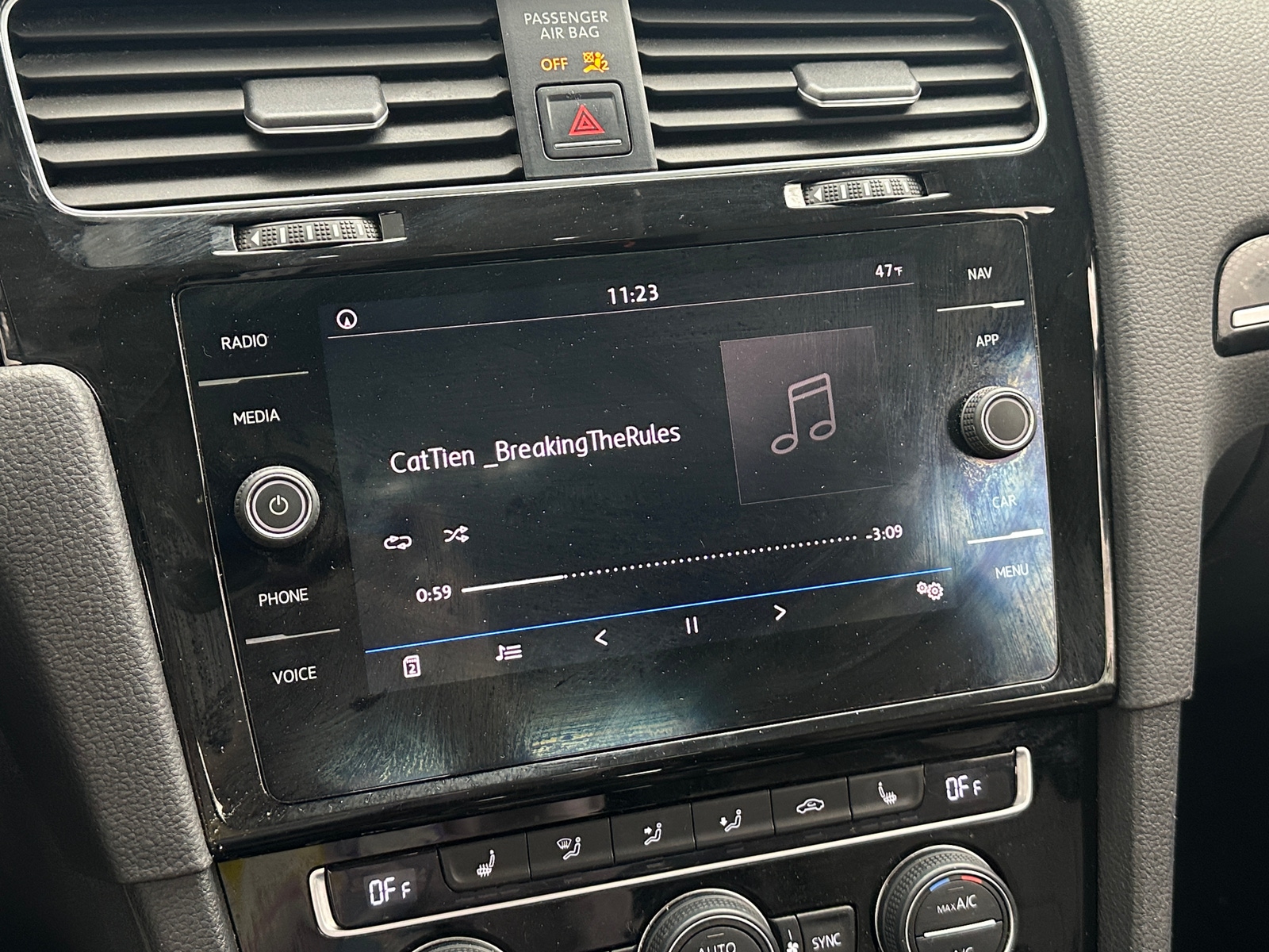 Thumbnail: 2015 Volkswagen Golf - 3