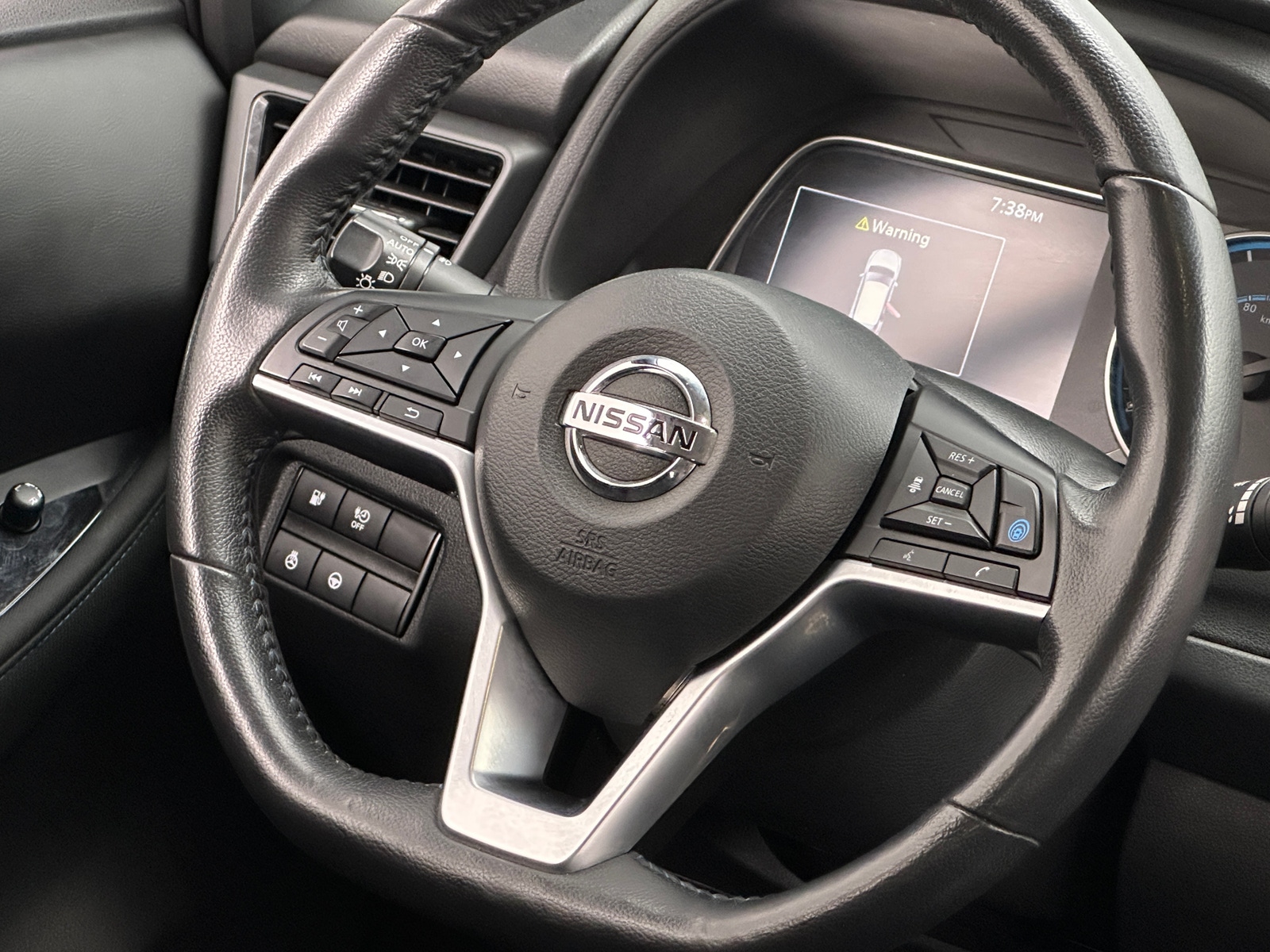 Thumbnail: 2022 Nissan Leaf - 5