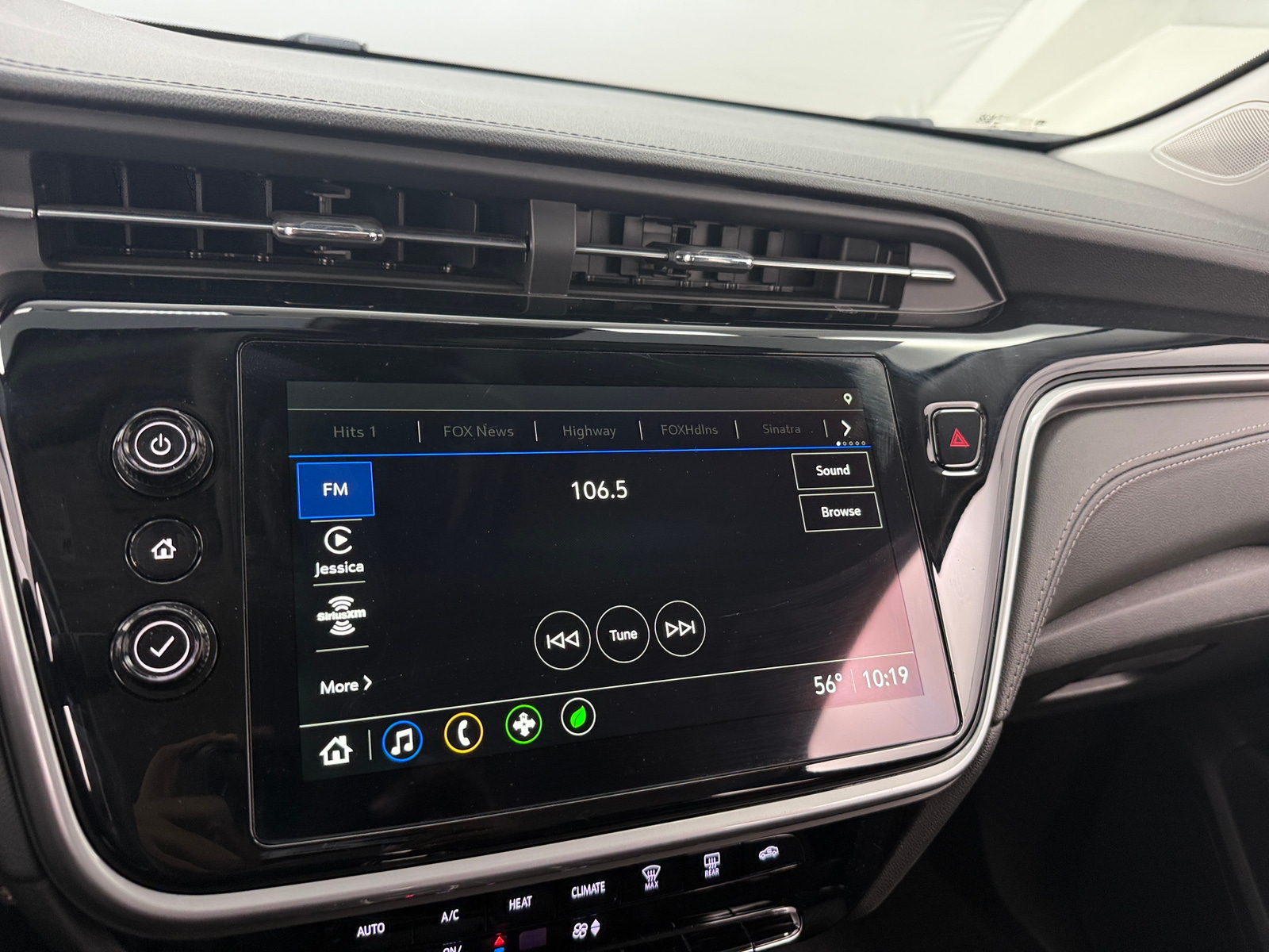 Thumbnail: 2023 Chevrolet Bolt EUV - 4