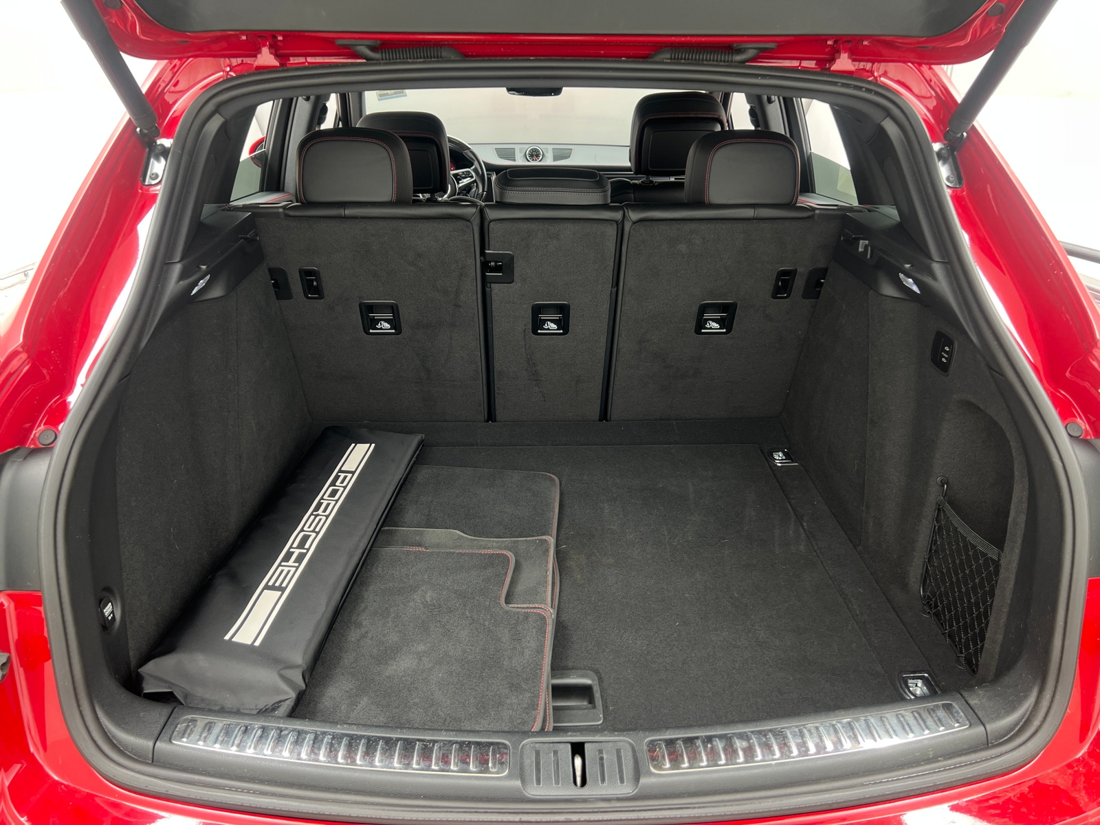 Thumbnail: 2020 Porsche Macan - 6