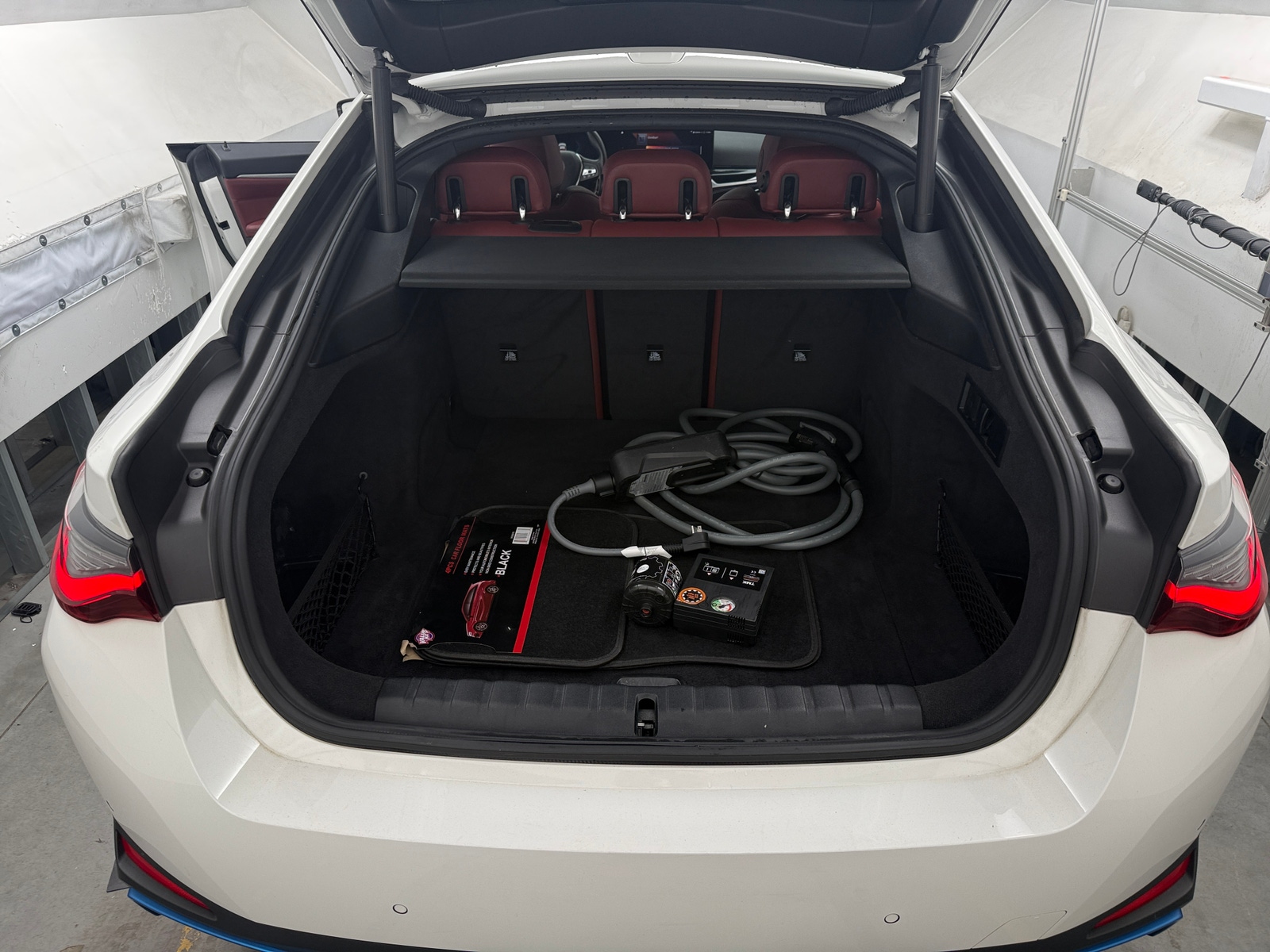 Thumbnail: 2023 BMW i4 - 6