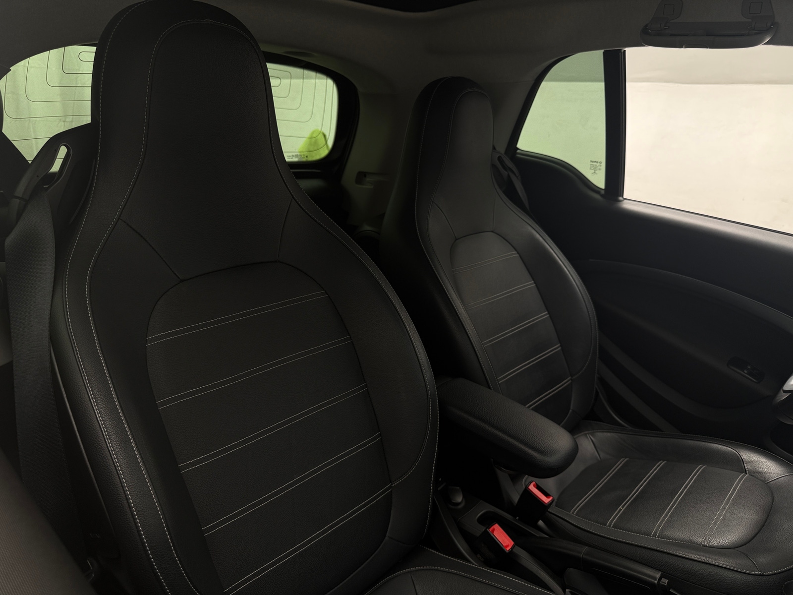 Thumbnail: 2018 smart fortwo - 2