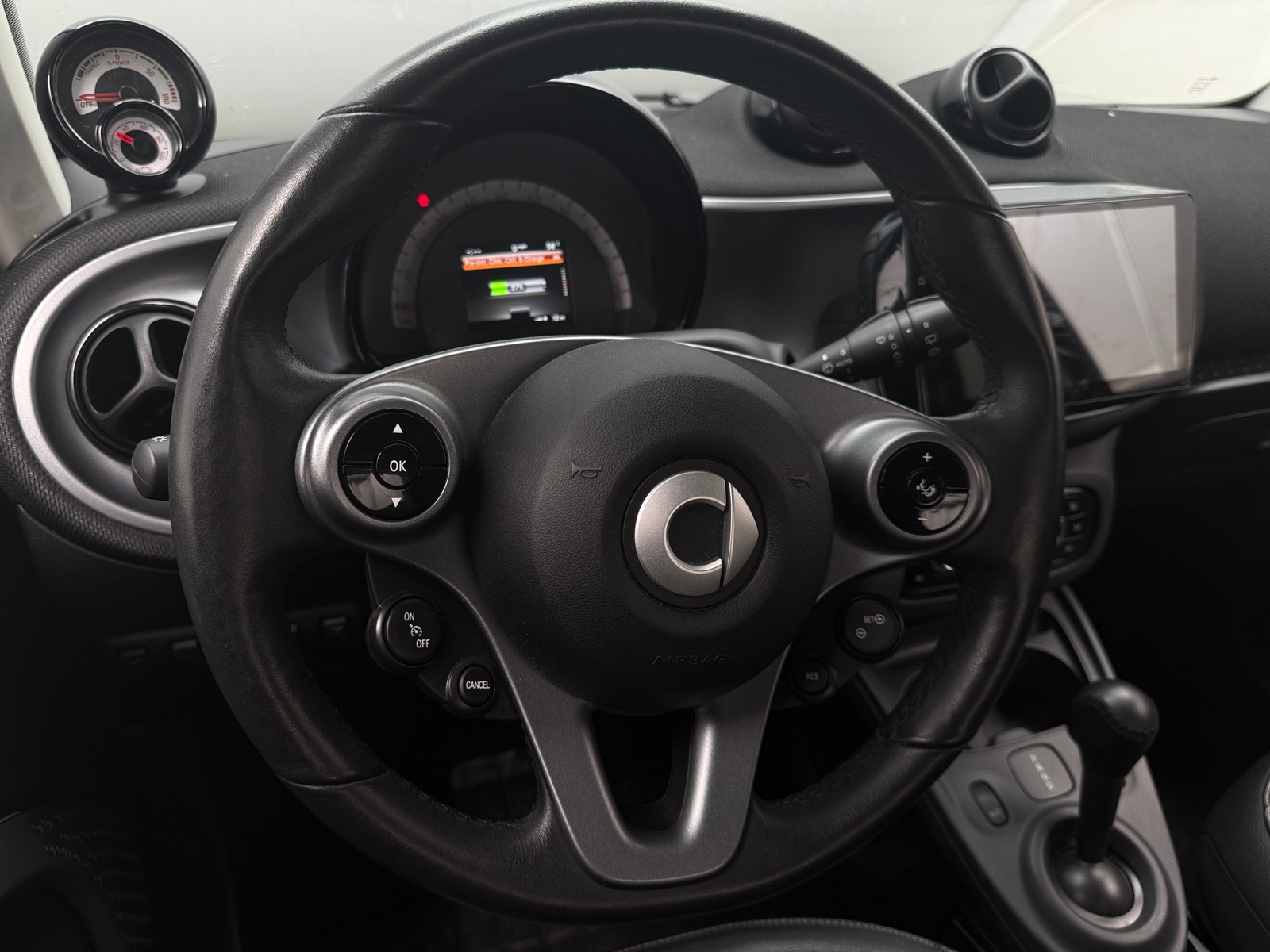 Thumbnail: 2018 smart fortwo - 4