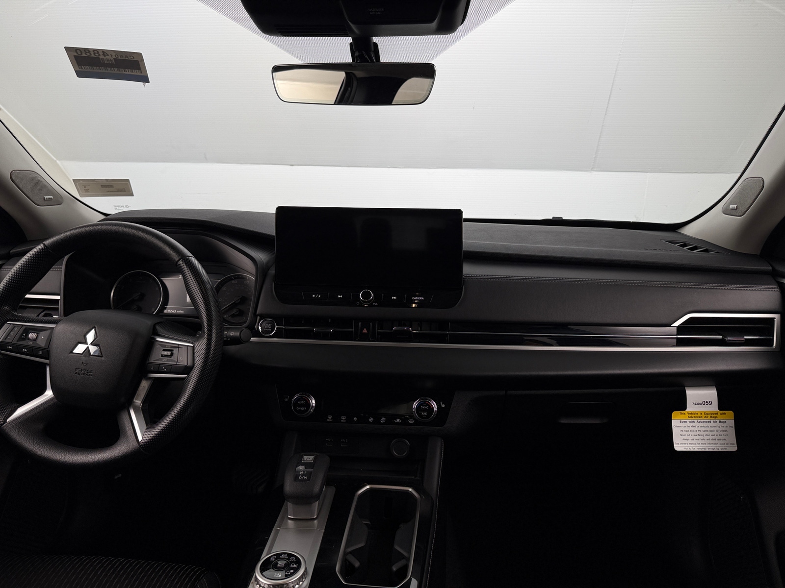 Thumbnail: 2025 Mitsubishi Outlander - 3