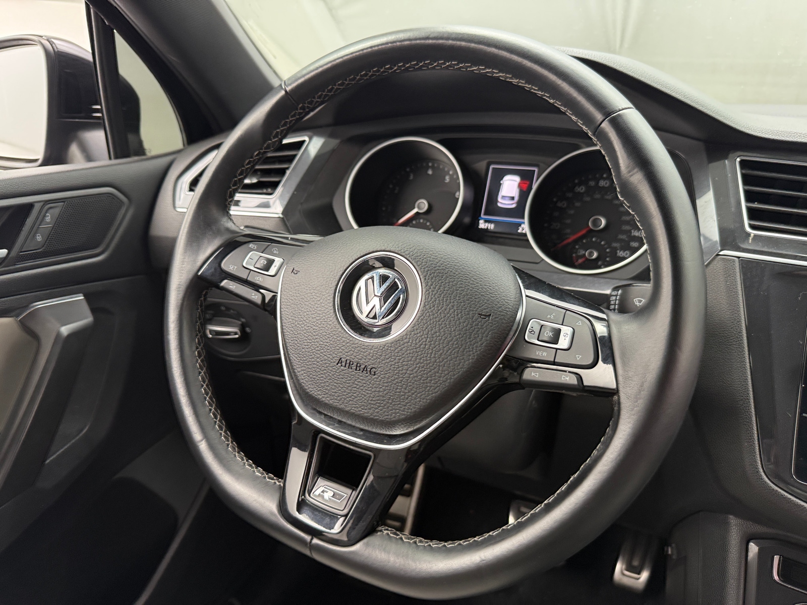 Thumbnail: 2021 Volkswagen Tiguan - 4