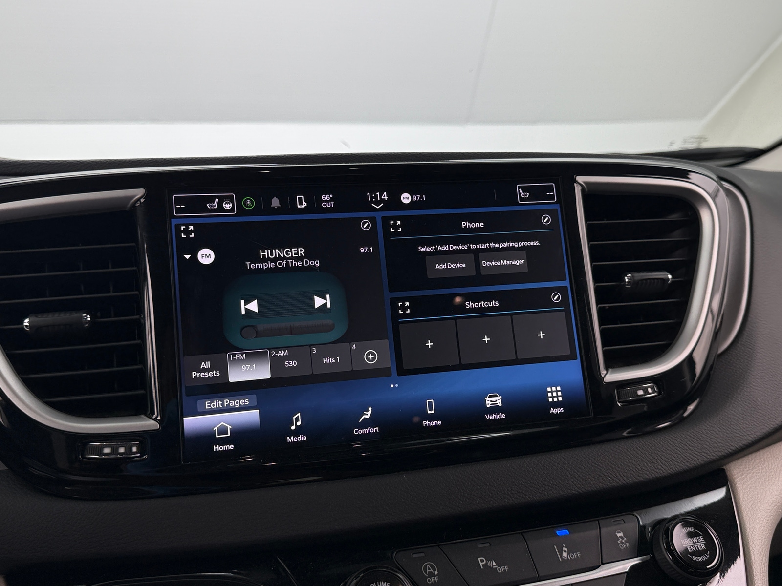 Thumbnail: 2024 Chrysler Pacifica - 3