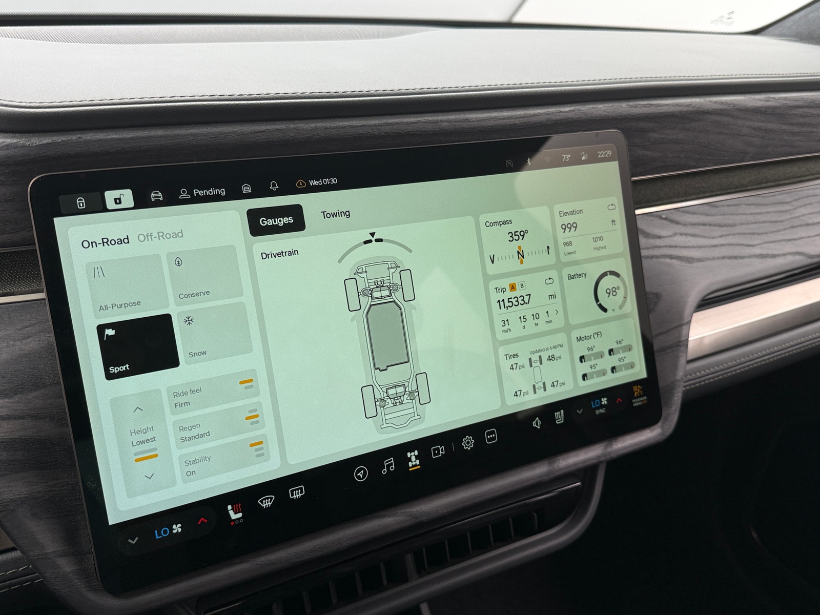 Thumbnail: 2022 Rivian R1T - 3