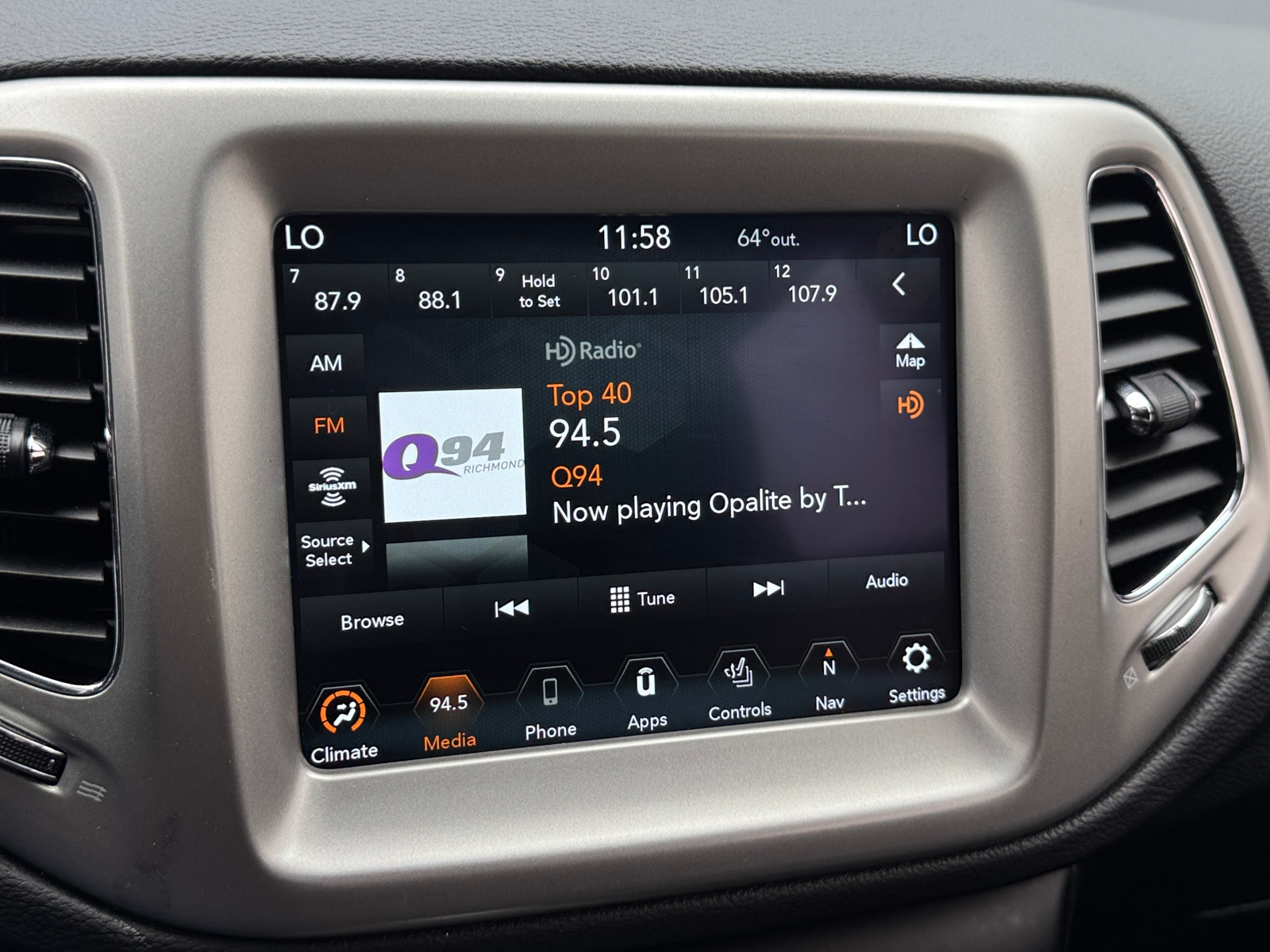 Thumbnail: 2021 Jeep Compass - 3