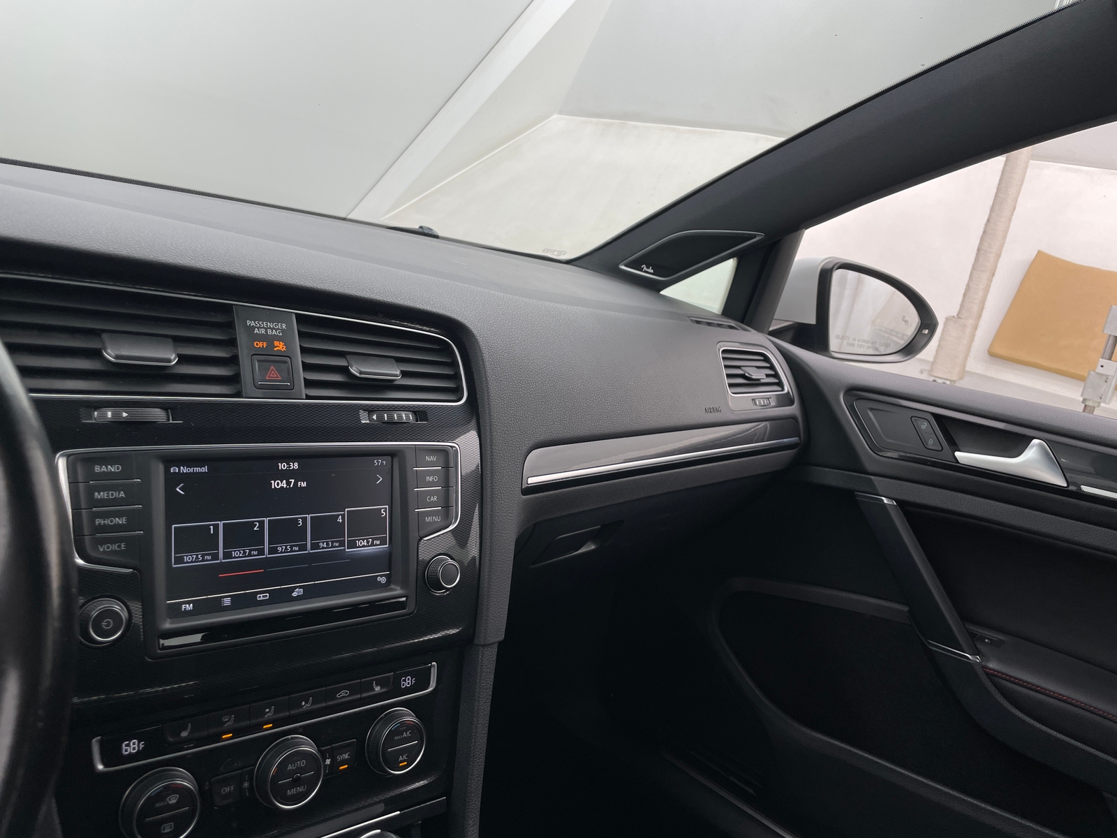 Thumbnail: 2017 Volkswagen Golf - 3