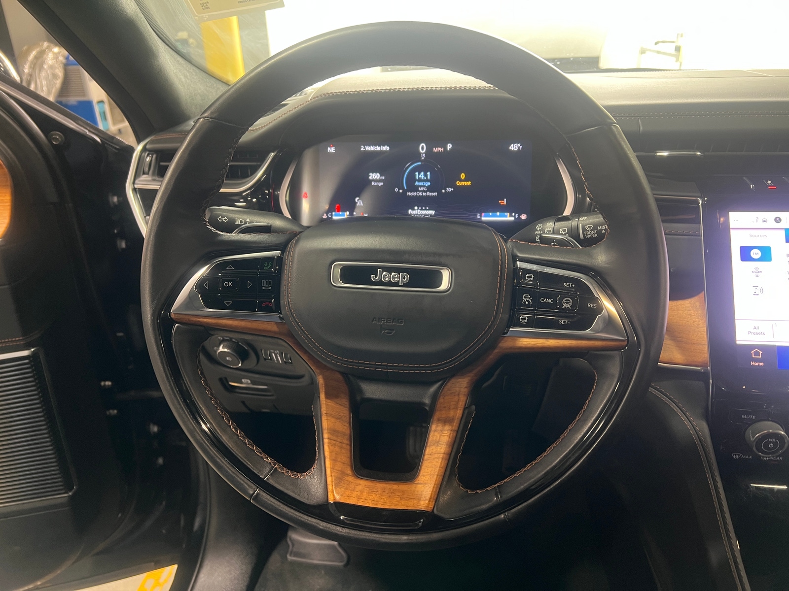 Thumbnail: 2023 Jeep Grand Cherokee L - 4