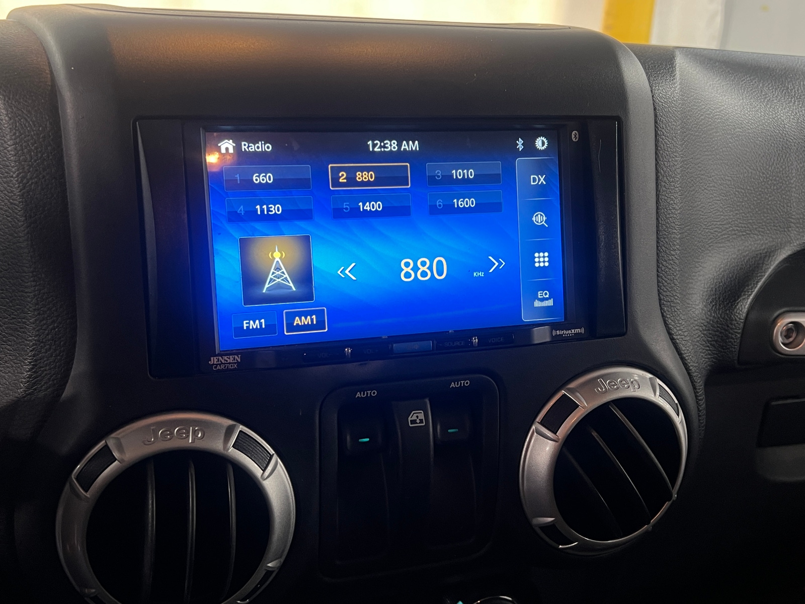 Thumbnail: 2015 Jeep Wrangler - 3