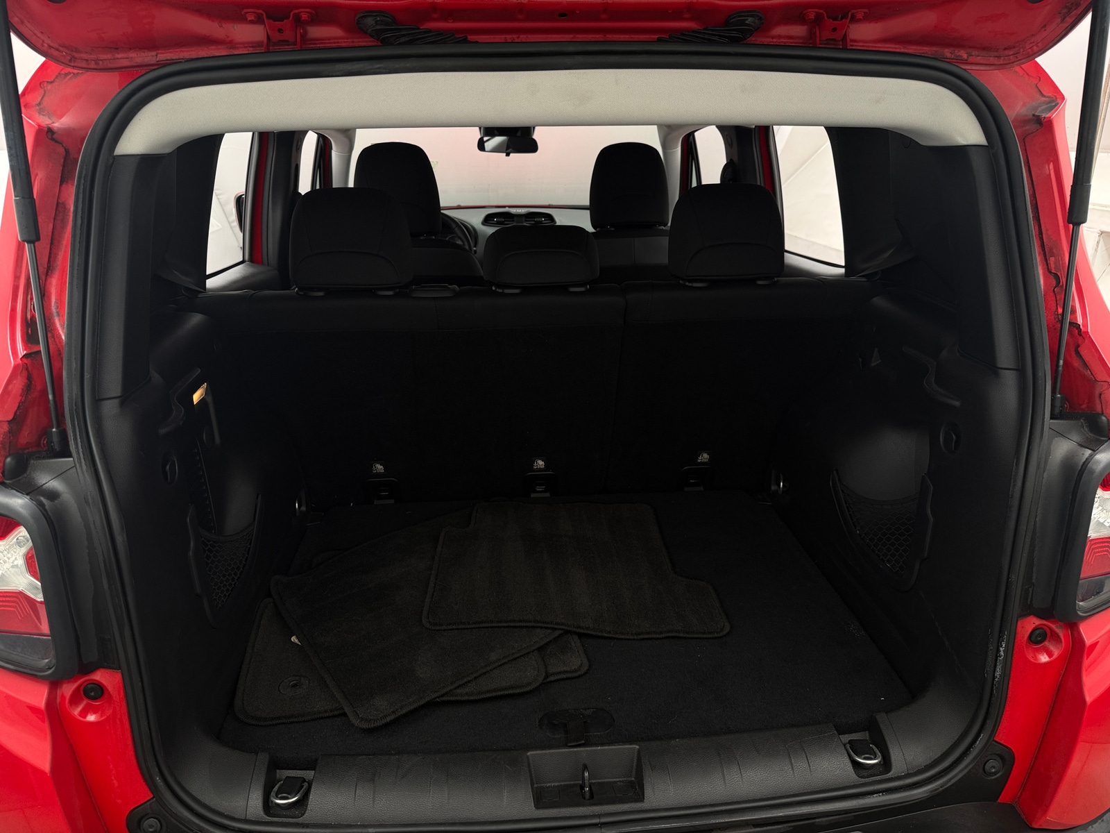 Thumbnail: 2018 Jeep Renegade - 7