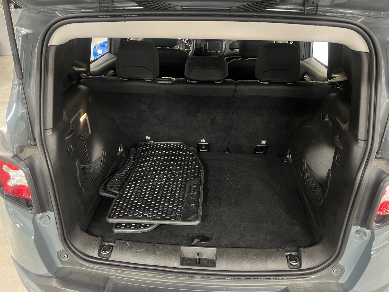 Thumbnail: 2018 Jeep Renegade - 7