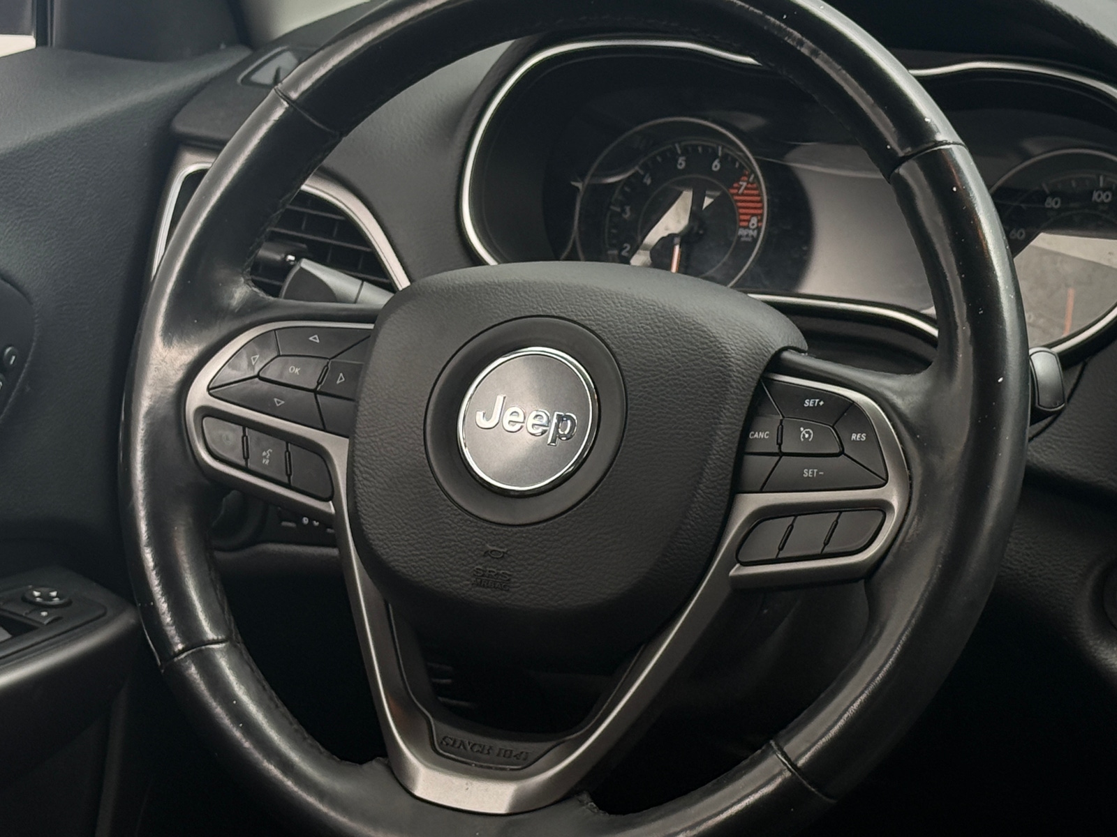 Thumbnail: 2019 Jeep Cherokee - 4