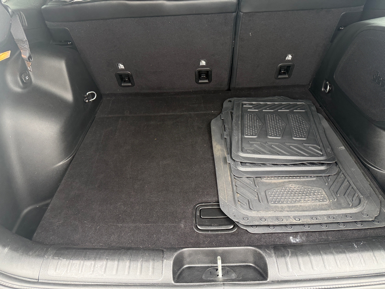 Thumbnail: 2019 Jeep Cherokee - 6