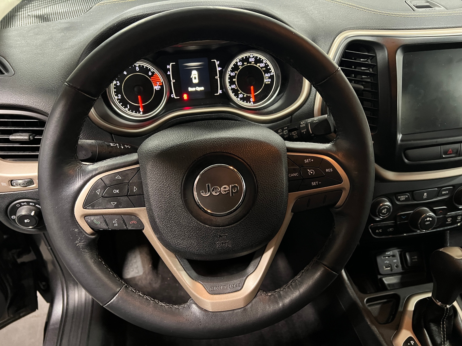 Thumbnail: 2016 Jeep Cherokee - 5