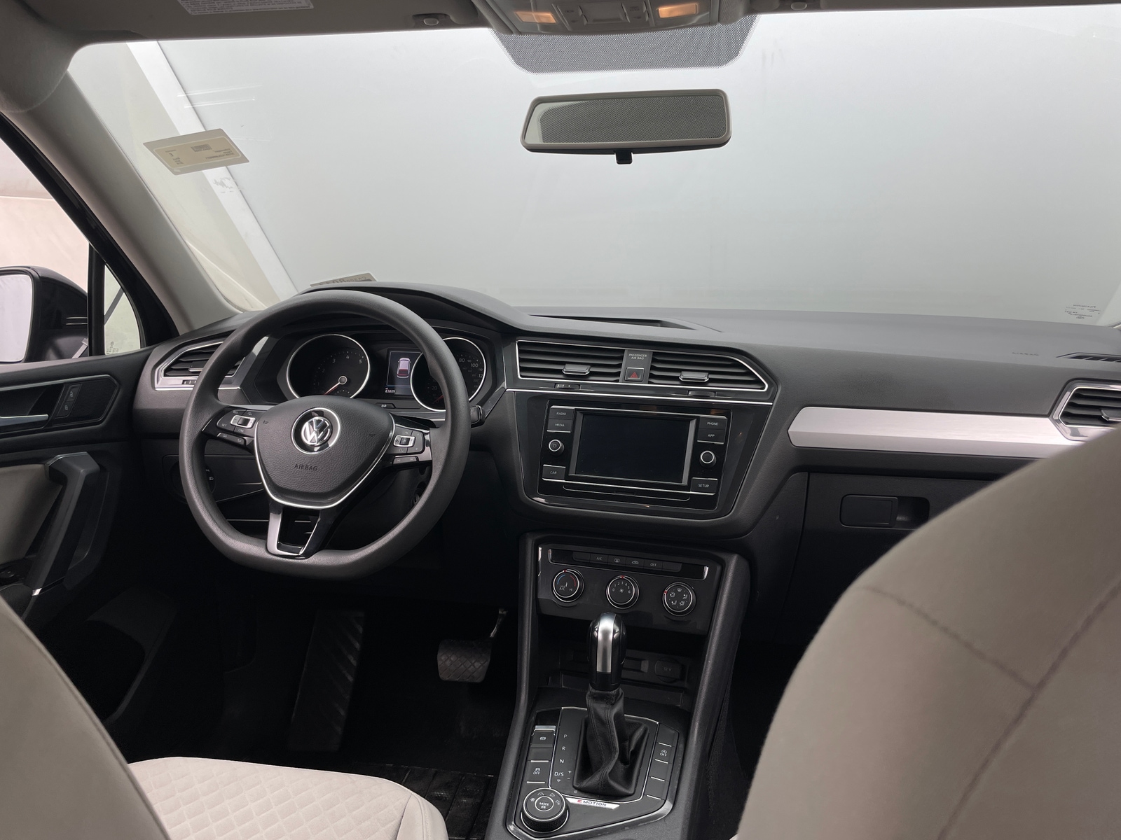 Thumbnail: 2018 Volkswagen Tiguan - 3