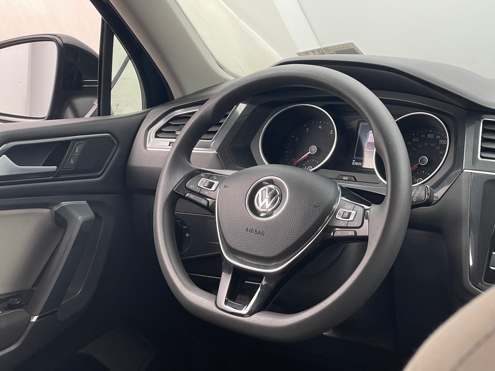 Thumbnail: 2018 Volkswagen Tiguan - 5