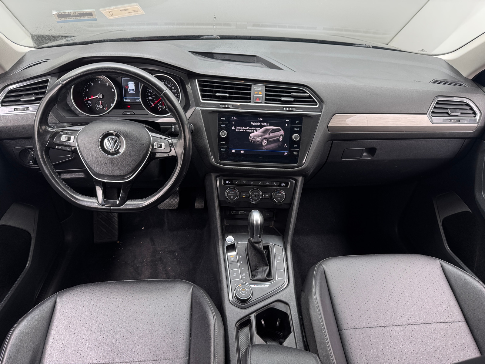 Thumbnail: 2018 Volkswagen Tiguan - 2