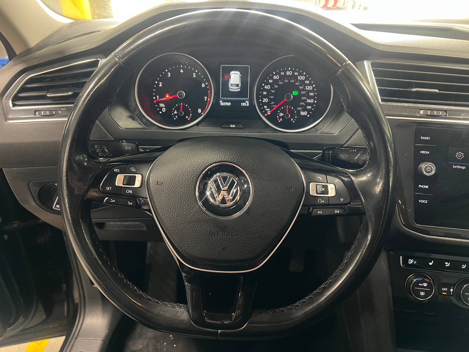 Thumbnail: 2018 Volkswagen Tiguan - 4