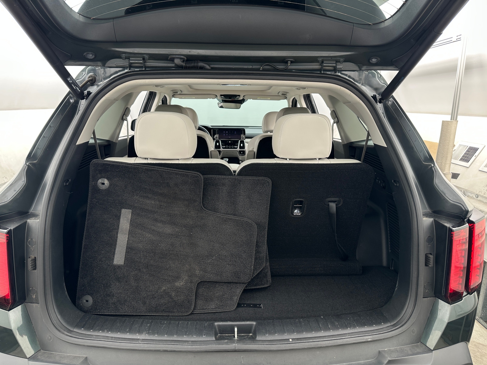 Thumbnail: 2023 Kia Sorento - 6