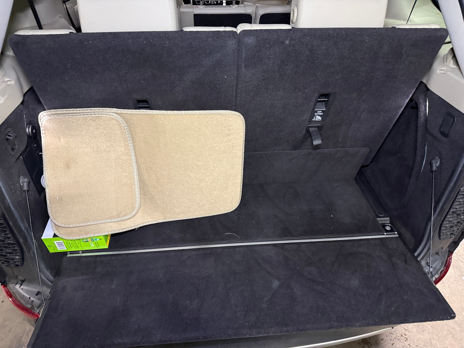 Thumbnail: 2018 Land Rover Discovery - 6