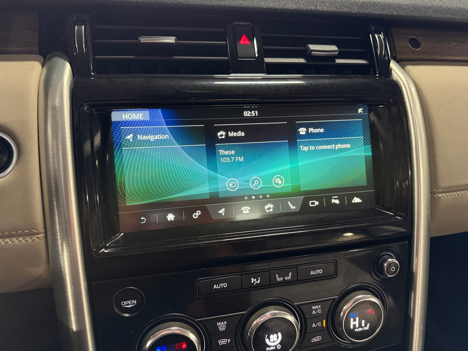 Thumbnail: 2018 Land Rover Discovery - 3