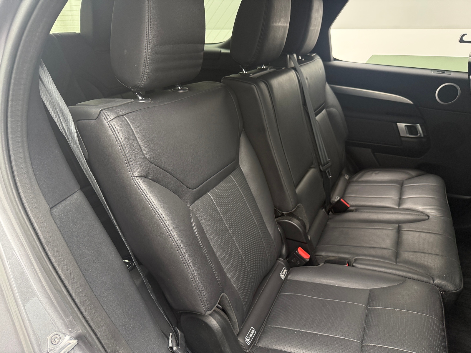 Thumbnail: 2020 Land Rover Discovery - 5