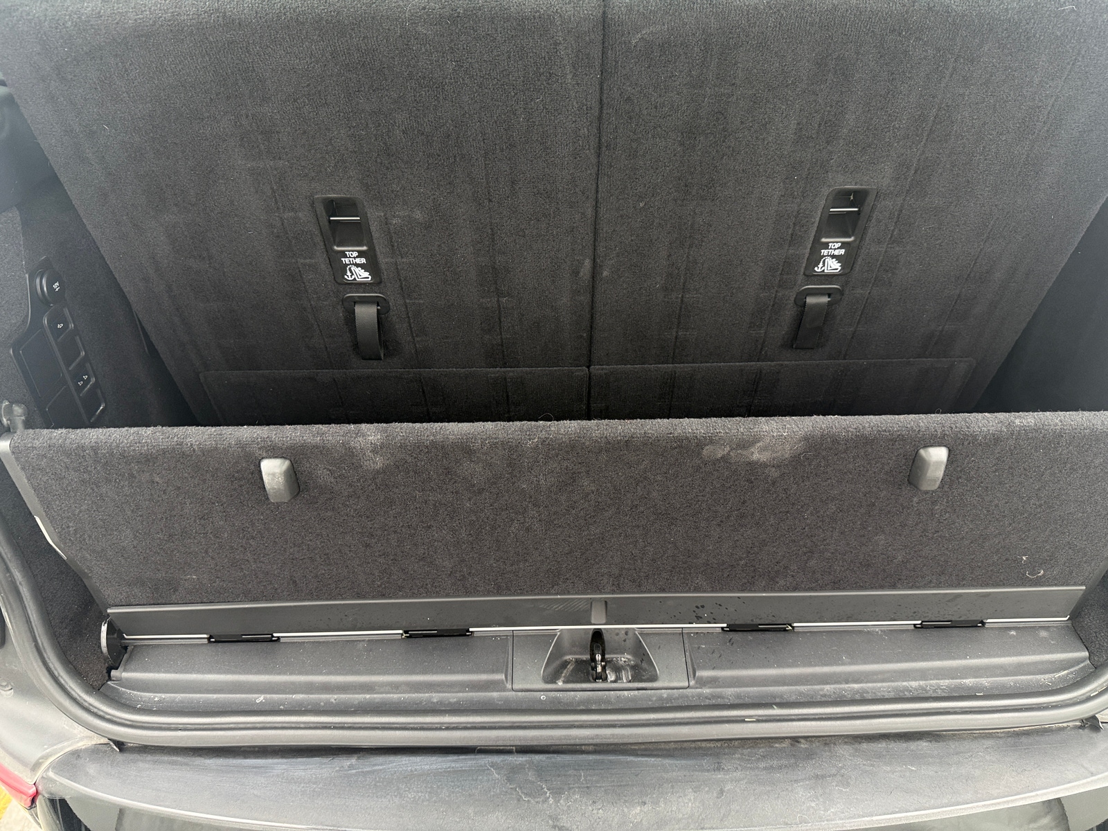 Thumbnail: 2020 Land Rover Discovery - 6