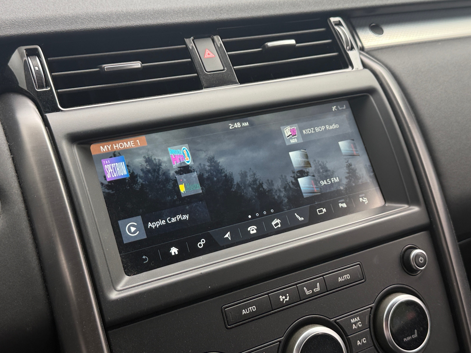 Thumbnail: 2020 Land Rover Discovery - 3