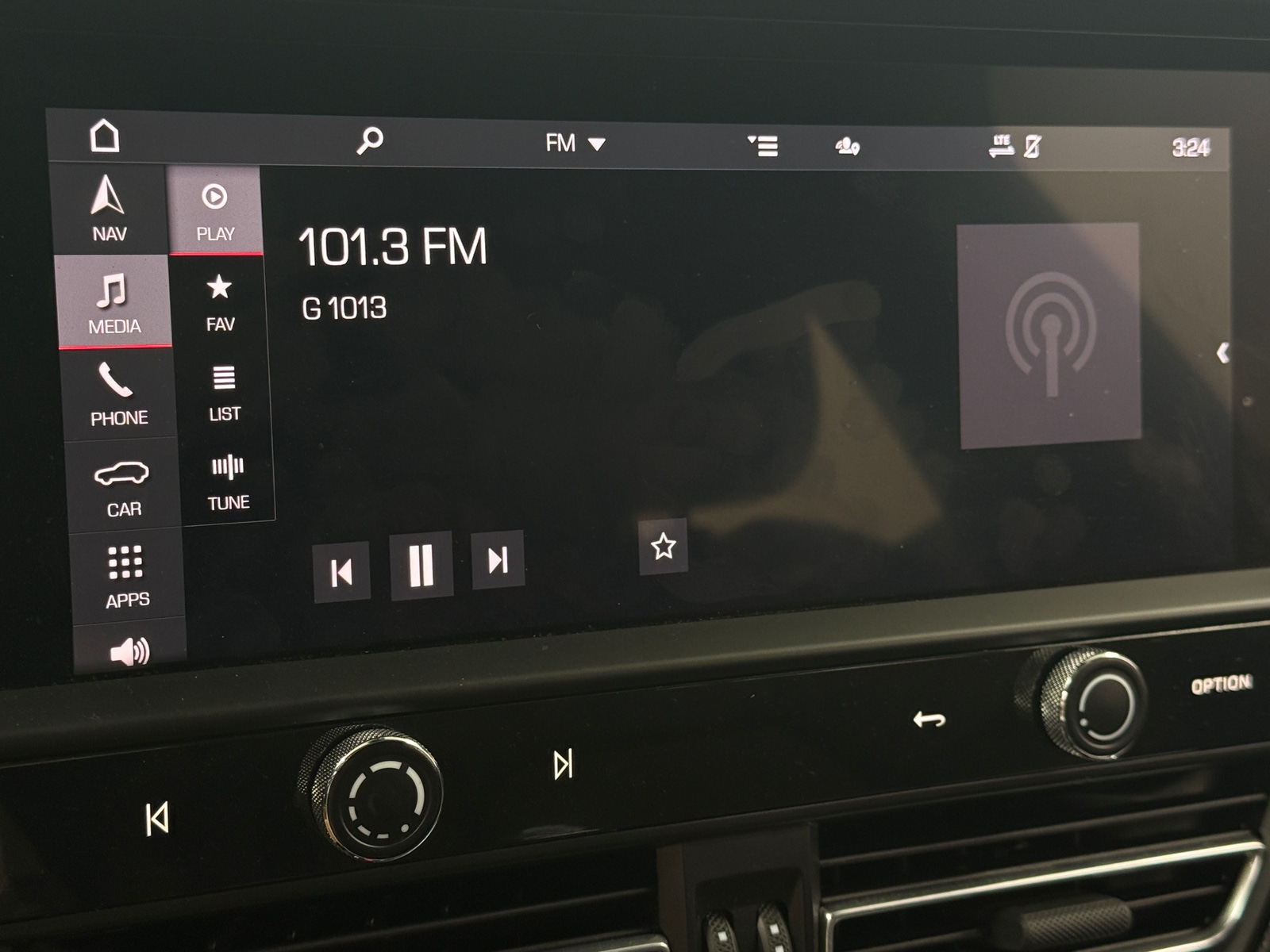 Thumbnail: 2023 Porsche Macan - 3