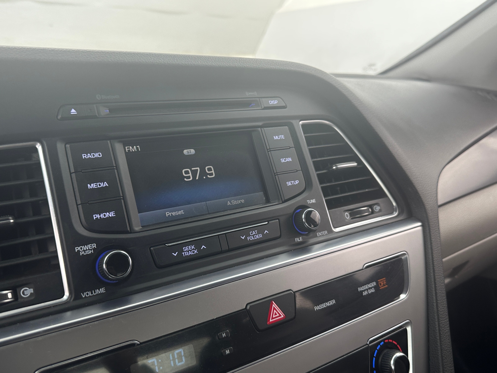 Thumbnail: 2015 Hyundai Sonata - 4