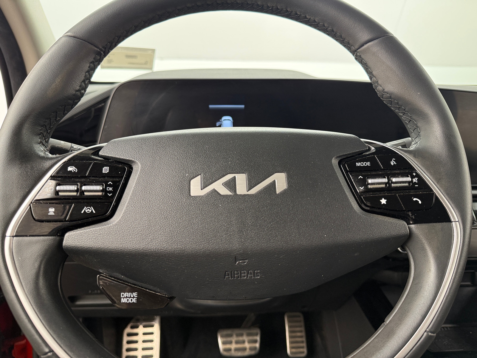 Thumbnail: 2023 Kia Niro - 4