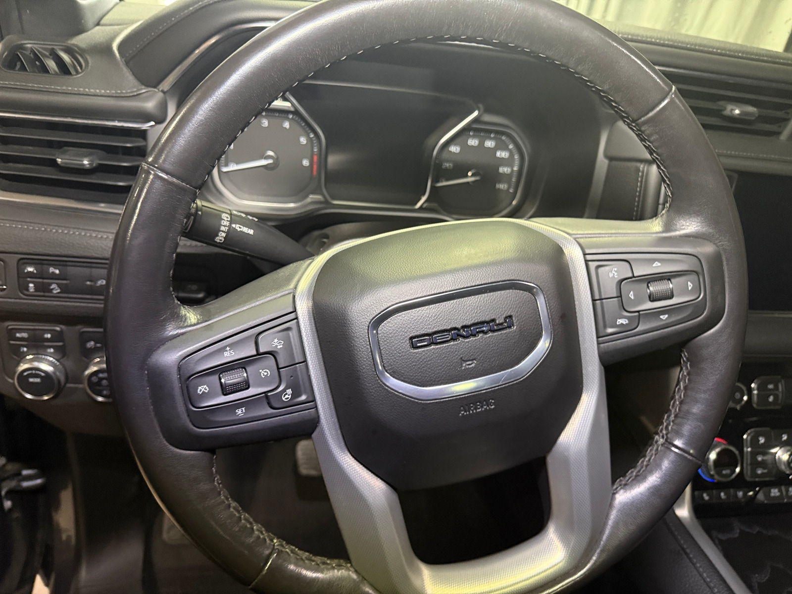 Thumbnail: 2021 GMC Yukon XL - 4