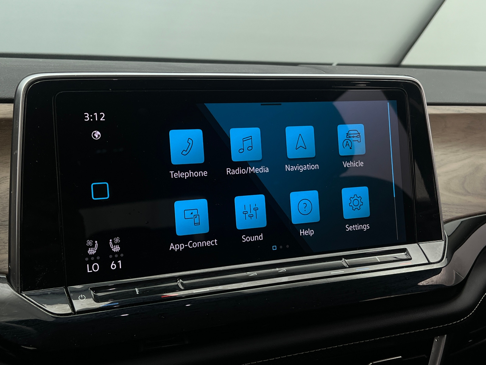 Thumbnail: 2024 Volkswagen Atlas - 3