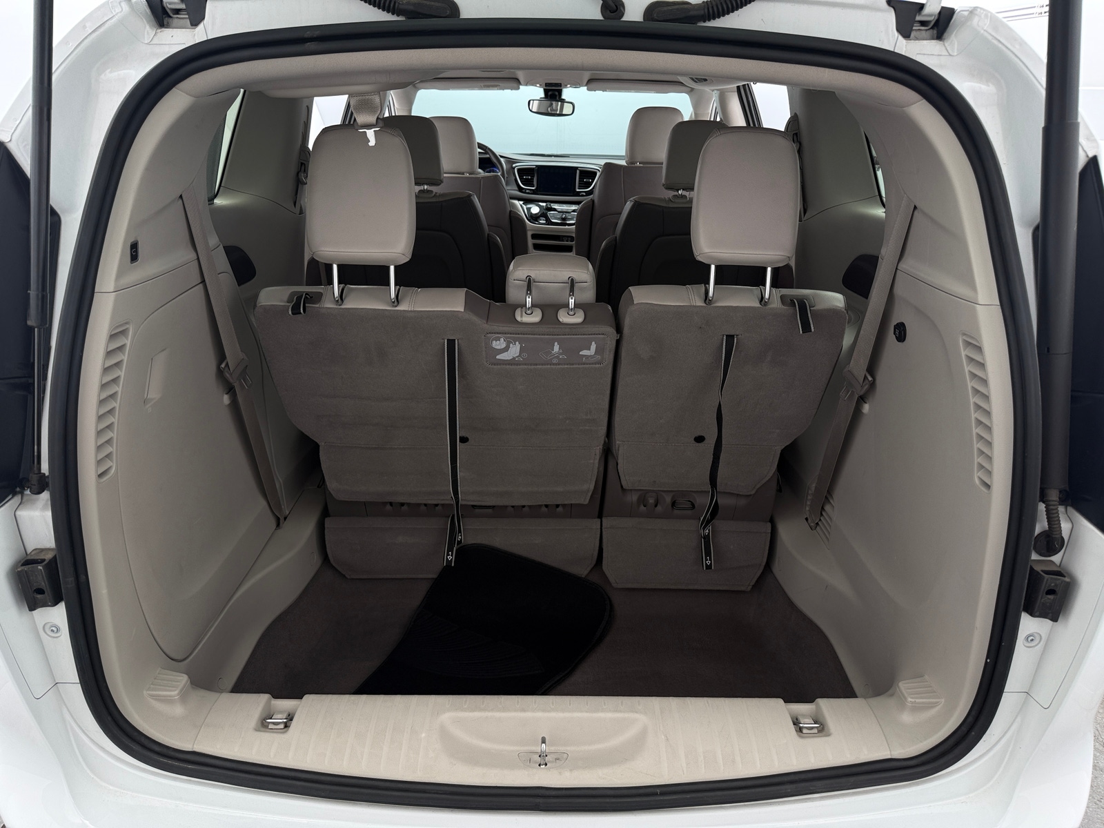 Thumbnail: 2017 Chrysler Pacifica - 6