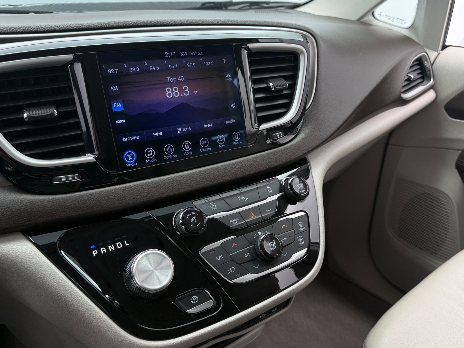 Thumbnail: 2017 Chrysler Pacifica - 3