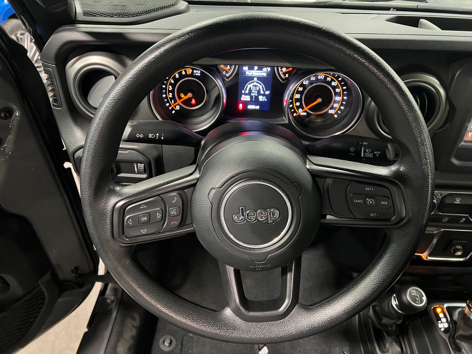 Thumbnail: 2023 Jeep Gladiator - 5