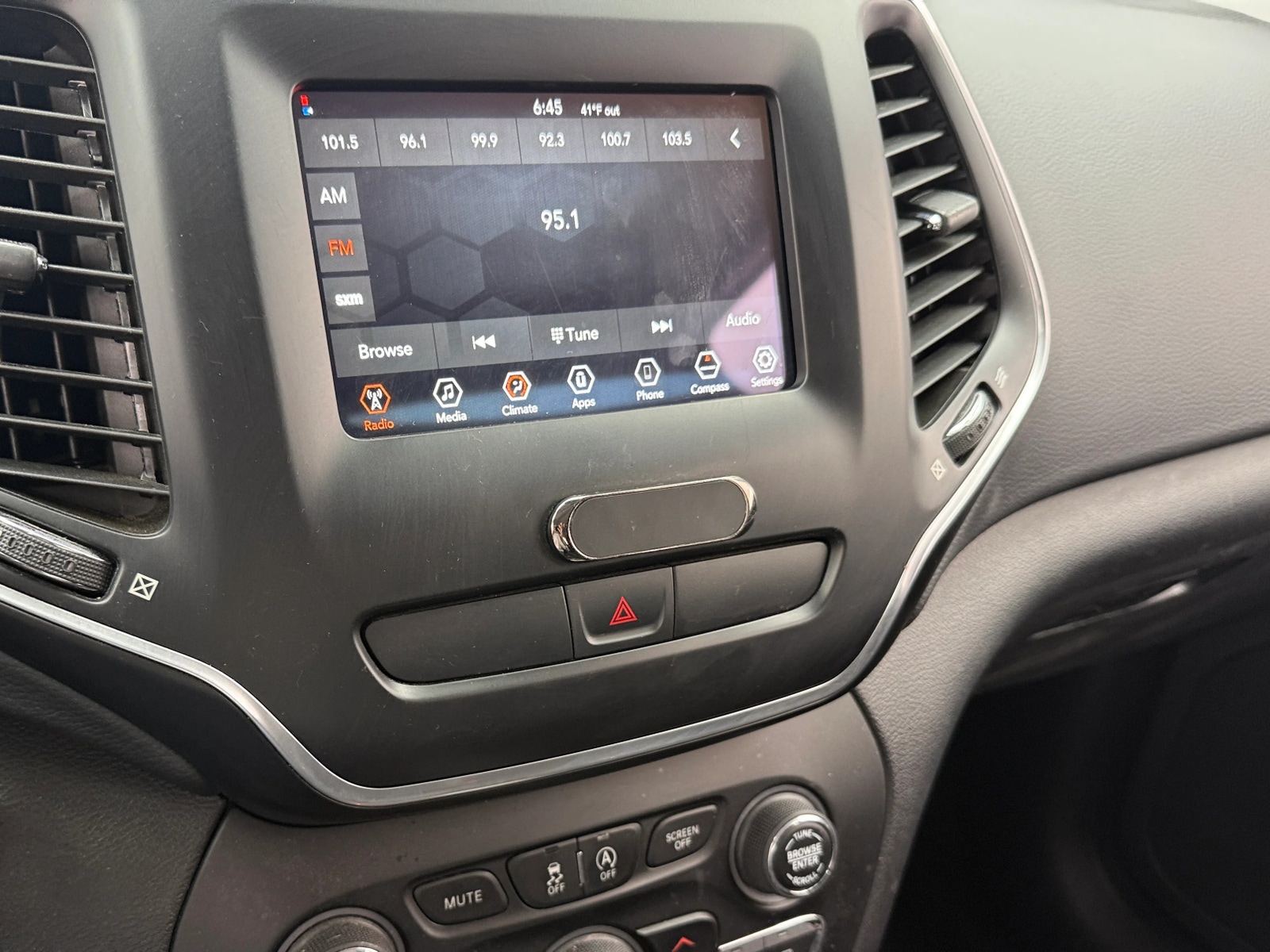 Thumbnail: 2020 Jeep Cherokee - 4