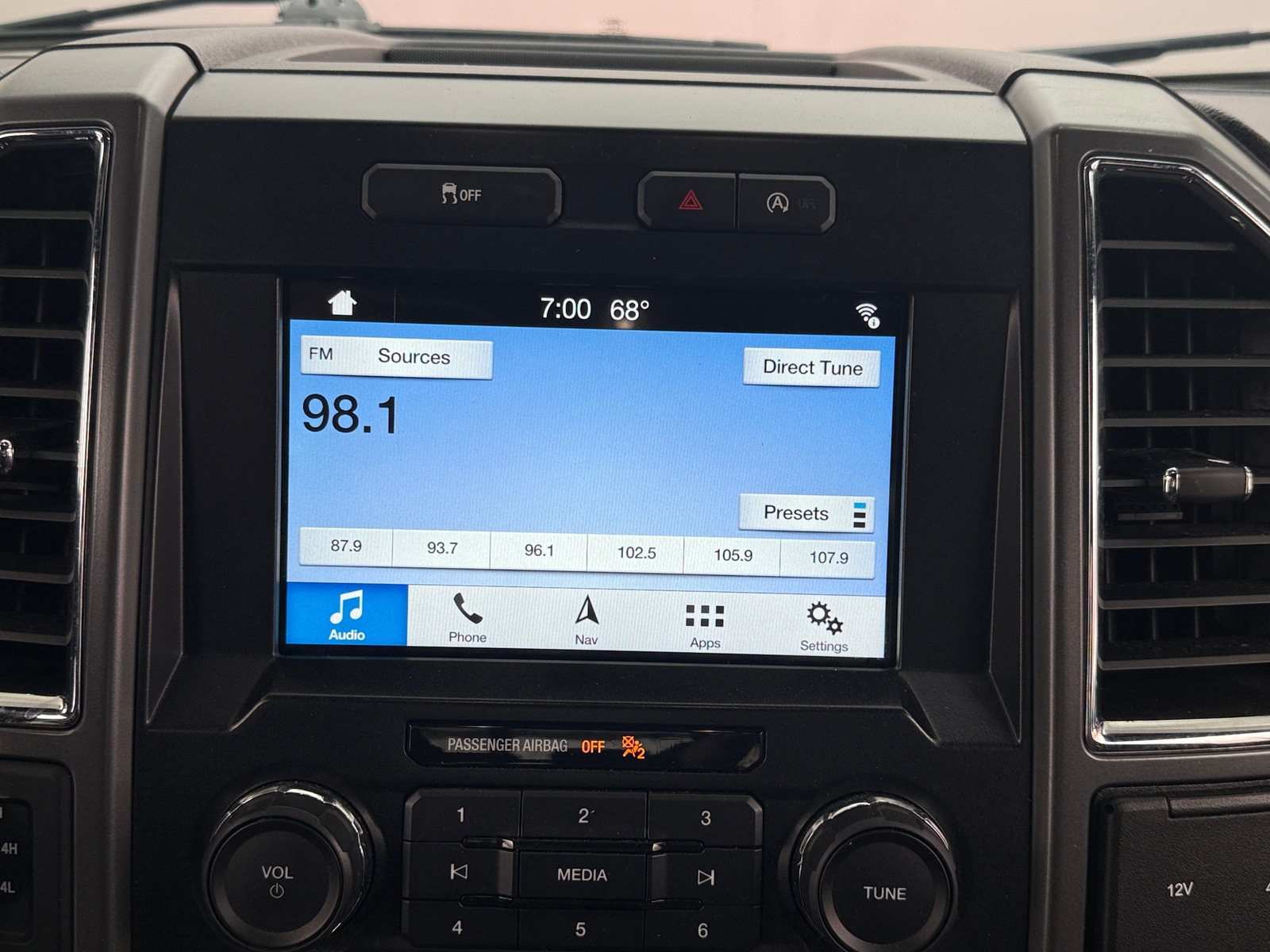 Thumbnail: 2017 Ford Econoline - 4