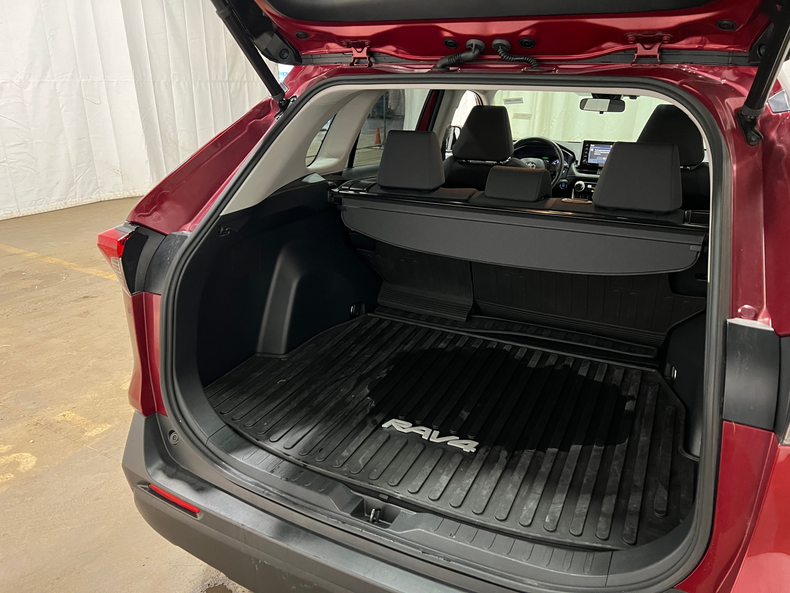 Thumbnail: 2020 Toyota RAV4 - 7