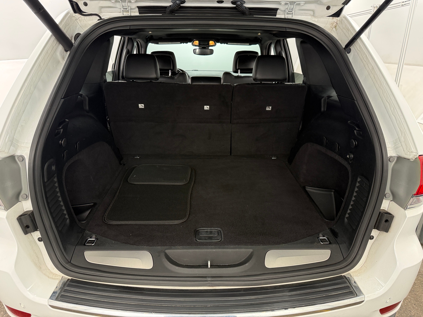 Thumbnail: 2017 Jeep Grand Cherokee - 6