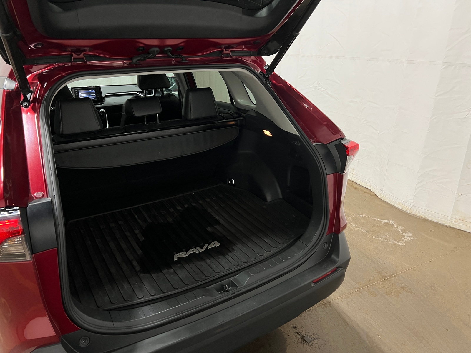 Thumbnail: 2021 Toyota RAV4 - 6