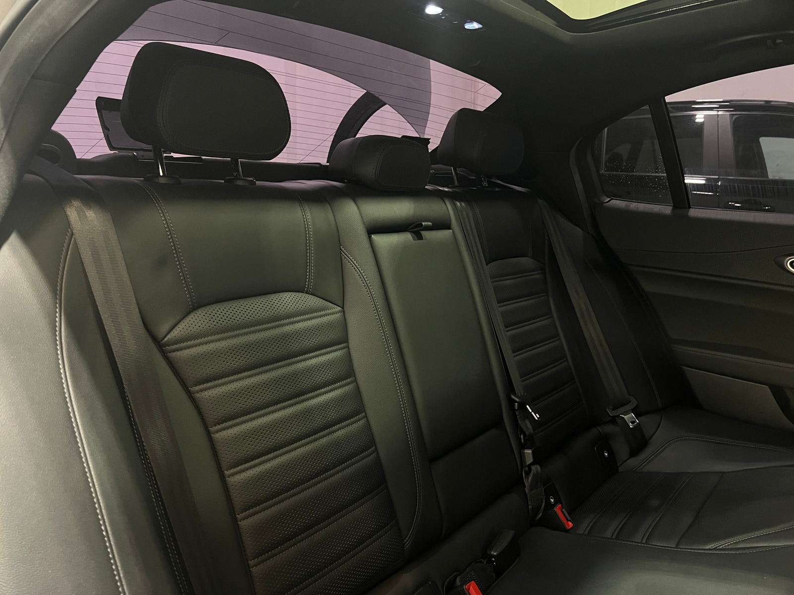 Thumbnail: 2021 Alfa Romeo Giulia - 5