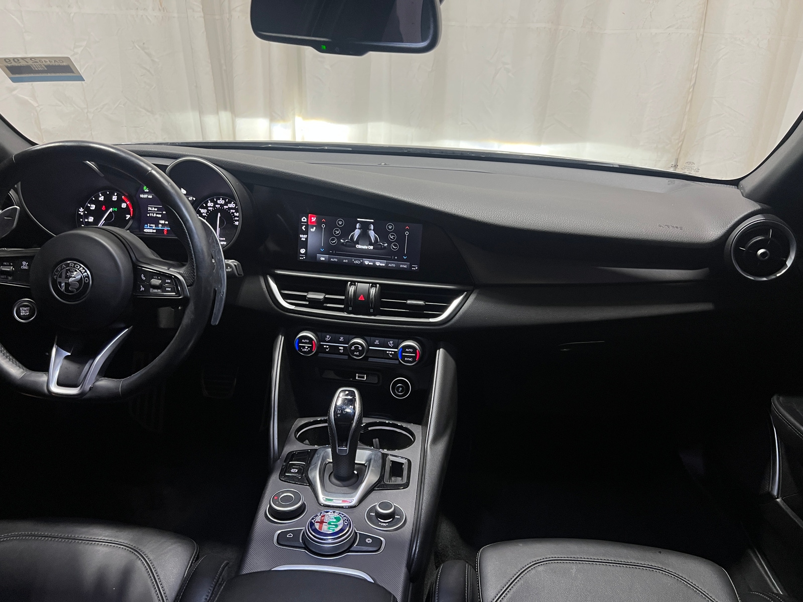 Thumbnail: 2021 Alfa Romeo Giulia - 2