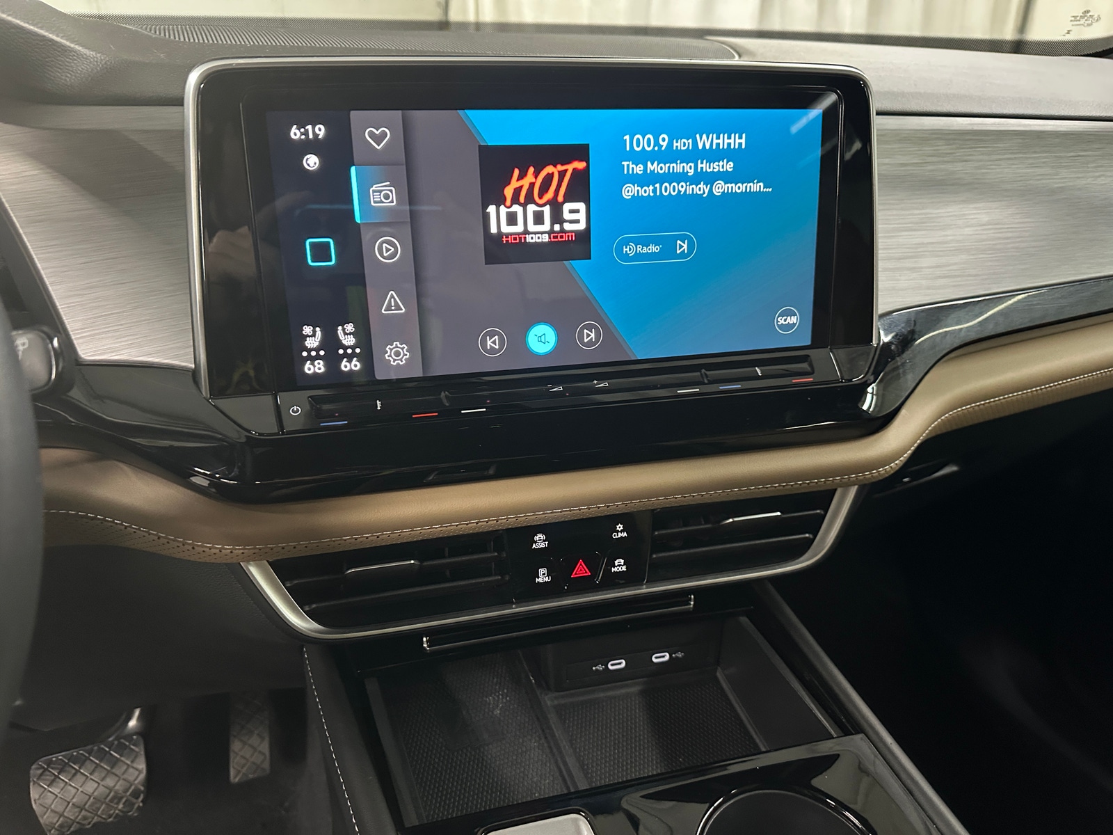 Thumbnail: 2024 Volkswagen Atlas - 3